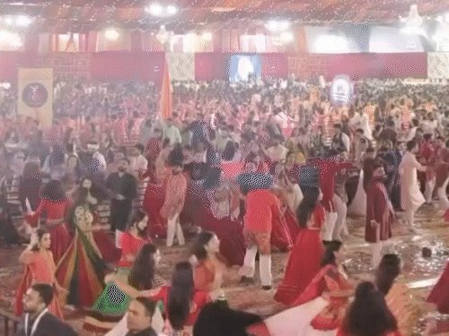 સુરત નવરાત્રિ: 6 આયોજકોએ લીધો 250 કરોડનો વીમો, વરસાદનું જોખમ બાકાત