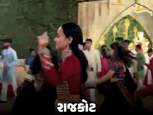 નવરાત્રિનો છઠ્ઠો નોરતો: અમદાવાદ, સુરત, વડોદરા અને રાજકોટમાં ગરબાની રમઝટ, અમિત શાહે રૂપાલમાં દર્શન કર્યાં