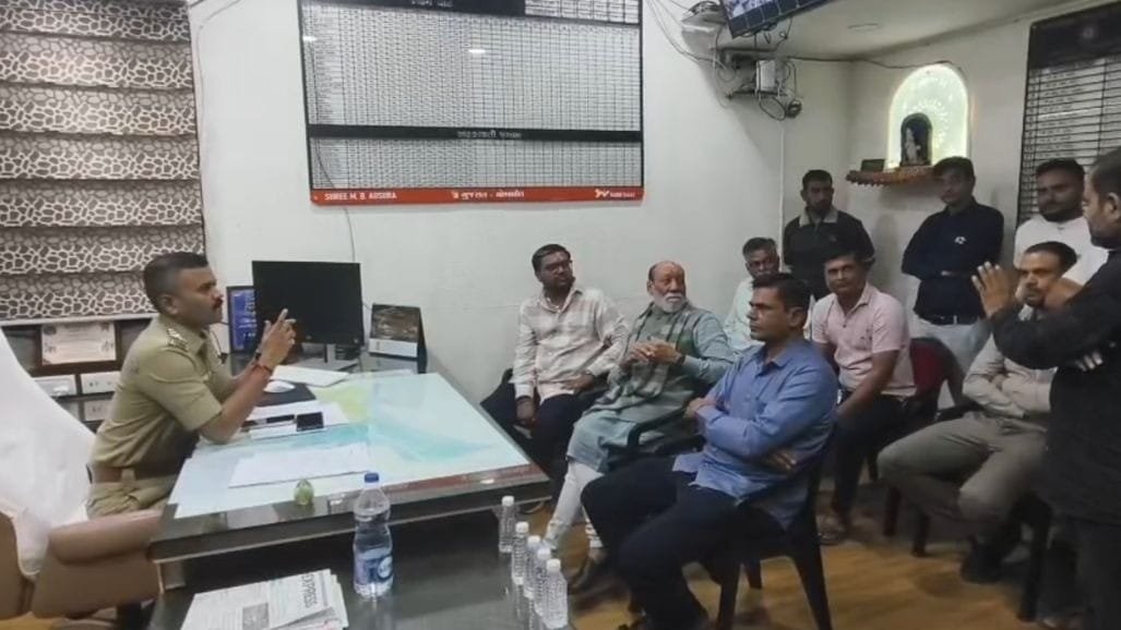 સુરતના કાપોદ્રામાં 500 રૂપિયાના ઝઘડા પર કારખાના બંધની અફવા, પોલીસે કહ્યું- પરિસ્થિતિ નિયંત્રણમાં