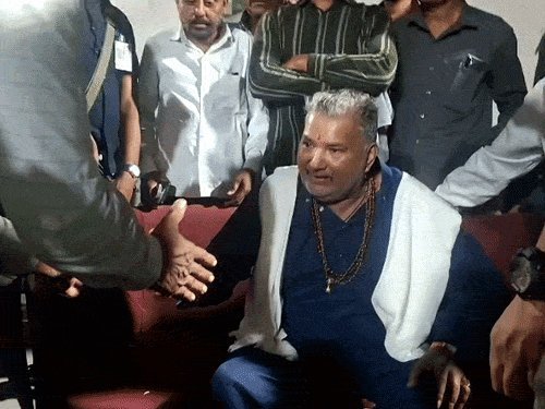 'હું સિંહ જ છું, 30 વર્ષ પહેલાં જેવો જ આજે પણ છું': મુંબઈમાં સારવાર બાદ ભાવનગર પાછા ફર્યા મંત્રી પરસોત્તમ સોલંકી