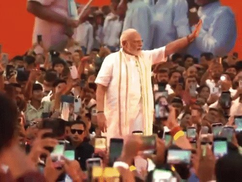 વડોદરામાં PM મોદીને જોઈ ભાવુક થયેલી ખેલાડી: 'મેં મારા ભગવાનને જોયા'