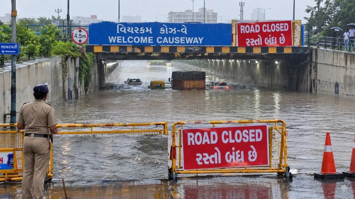 સુરતમાં ભારે વરસાદ, ઉકાઈ ડેમ ઓવરફ્લો થતાં વિયરકમ કોઝવે પર વાહનવ્યવહાર બંધ