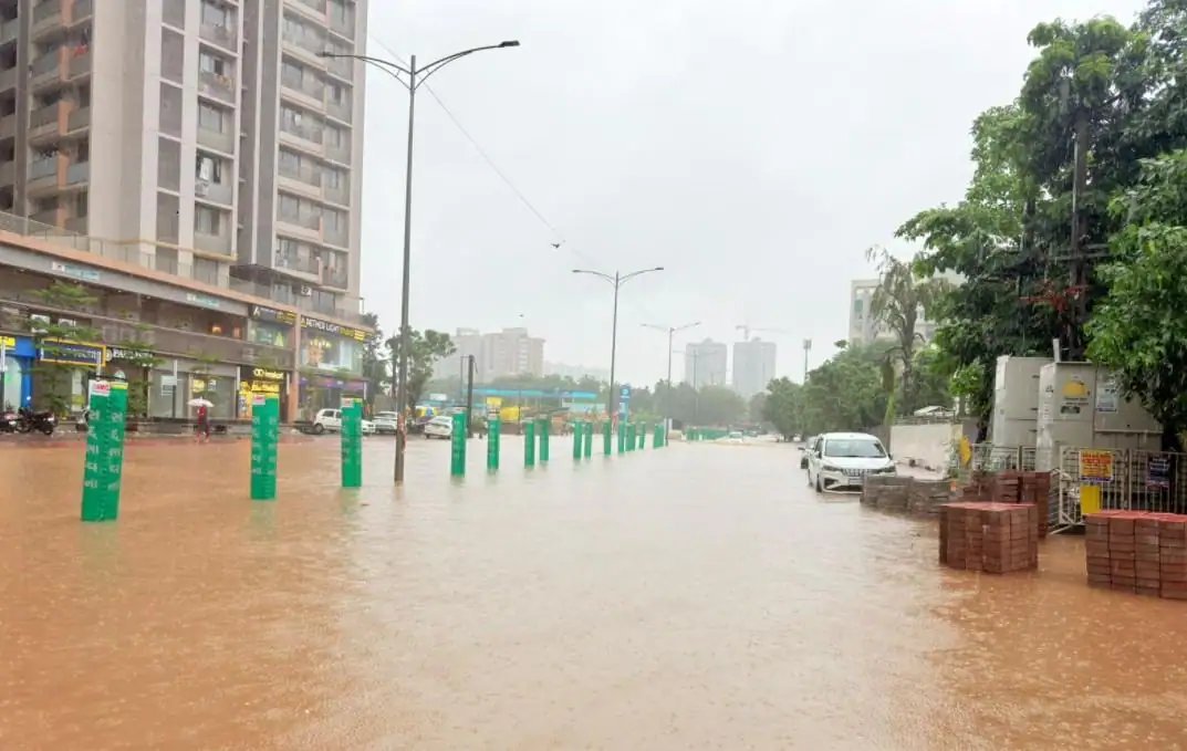 અમદાવાદમાં ભારે વરસાદ બાદ ફરી જળબંબાકાર, ડ્રેનેજ વ્યવસ્થા અંગે સવાલો