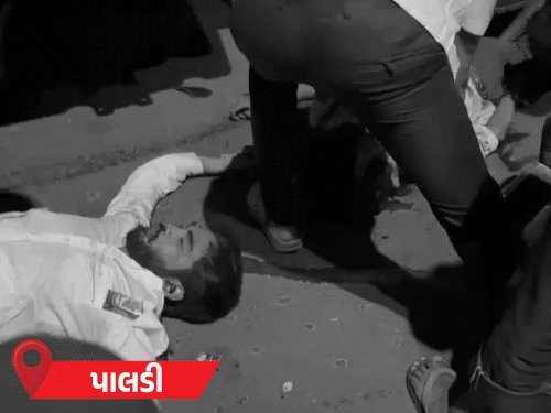 અમદાવાદમાં બે અકસ્માત: અંજલિ બ્રિજ પર ટ્રકે બાઇકને કચડ્યું, એક યુવકનું મોત; એસજી હાઈવે પર કાર ડિવાઈડર સાથે અથડાઈ