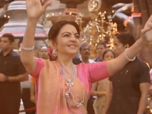 અંબાણી પરિવારના ગણેશ વિસર્જનમાં રાધિકા-શ્લોકાનો ડાન્સ વાયરલ